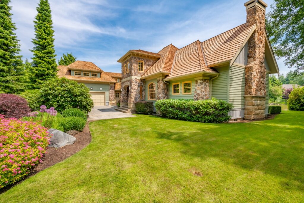 cedar shake roof on a house in Chicago, IL